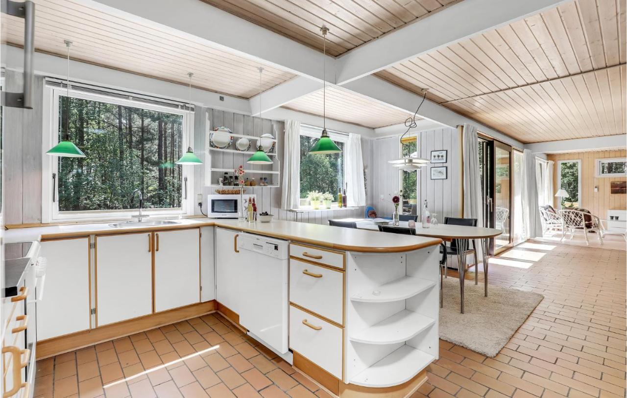 Lovely Home In Nexo With Kitchen Eksteriør bilde