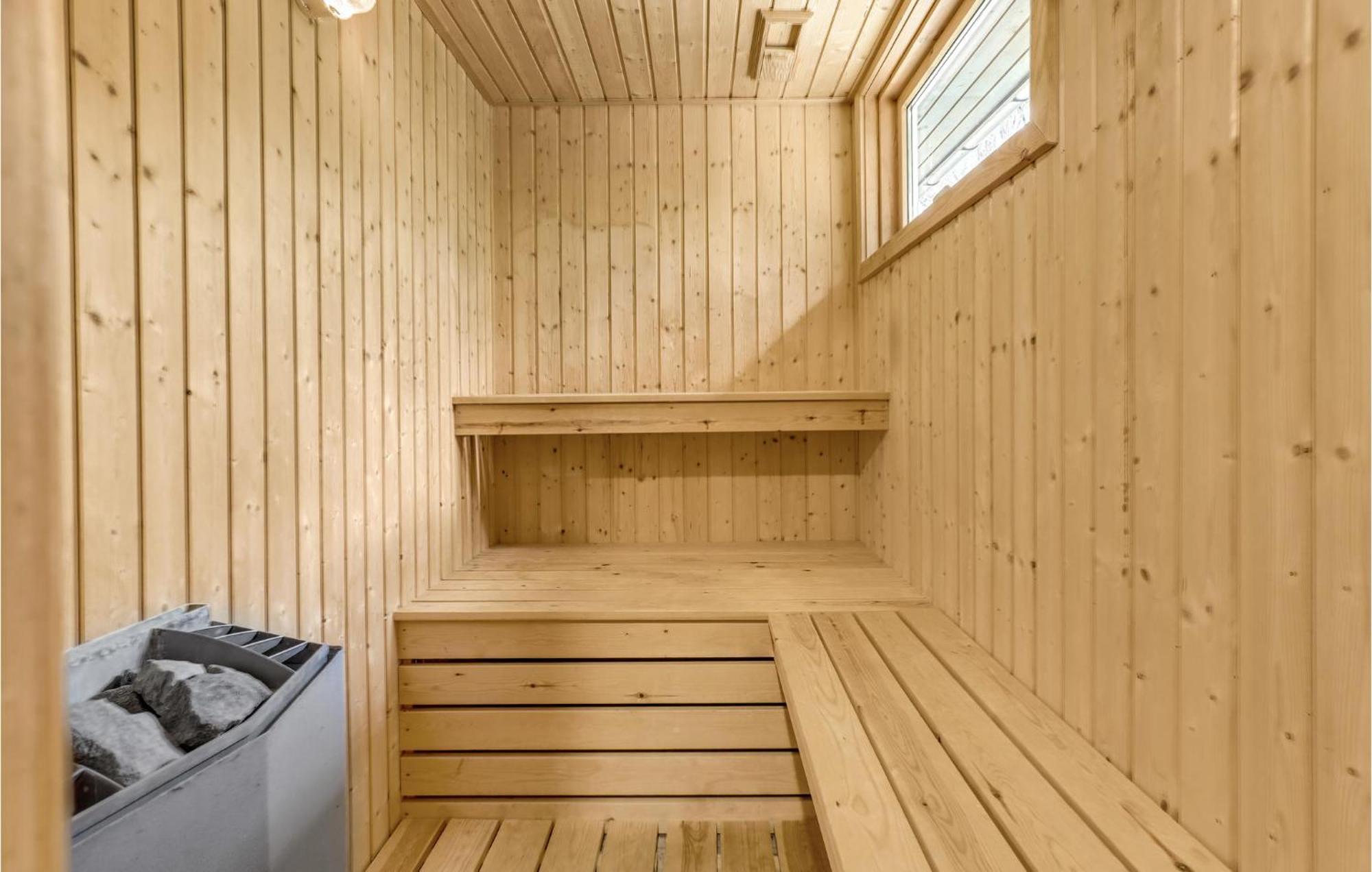 Lovely Home In Nexo With Kitchen Eksteriør bilde