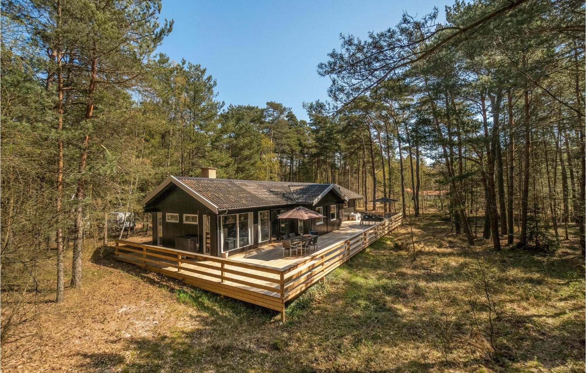 Lovely Home In Nexo With Kitchen Eksteriør bilde